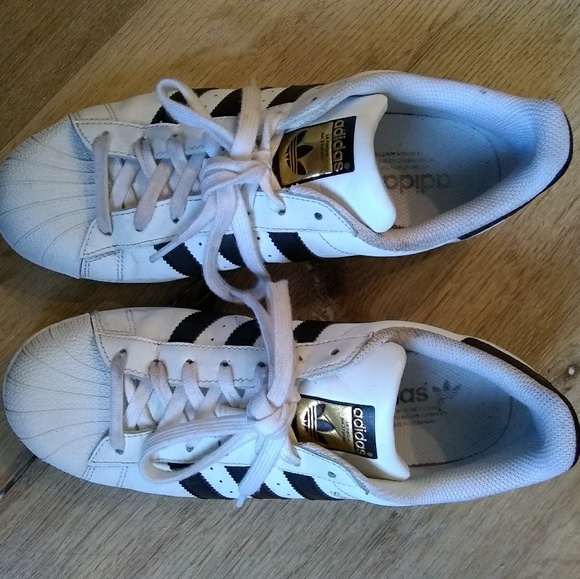 Adidas Superstars - Picture 2 of 4